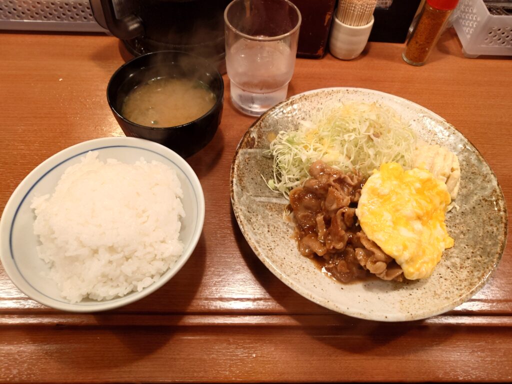 とんたま定食　ご飯、みそ汁付　930円