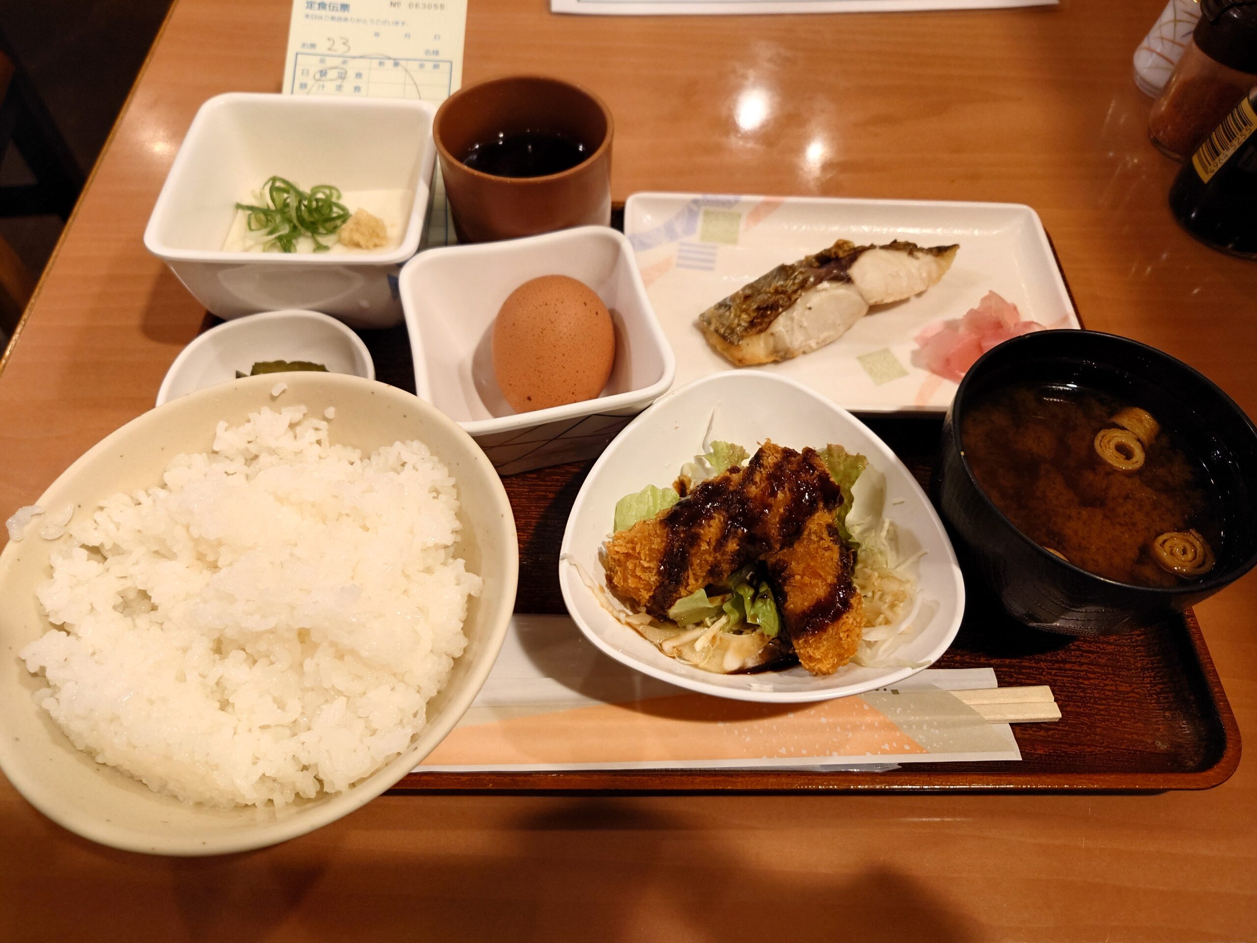 日替わり定食+生たまご