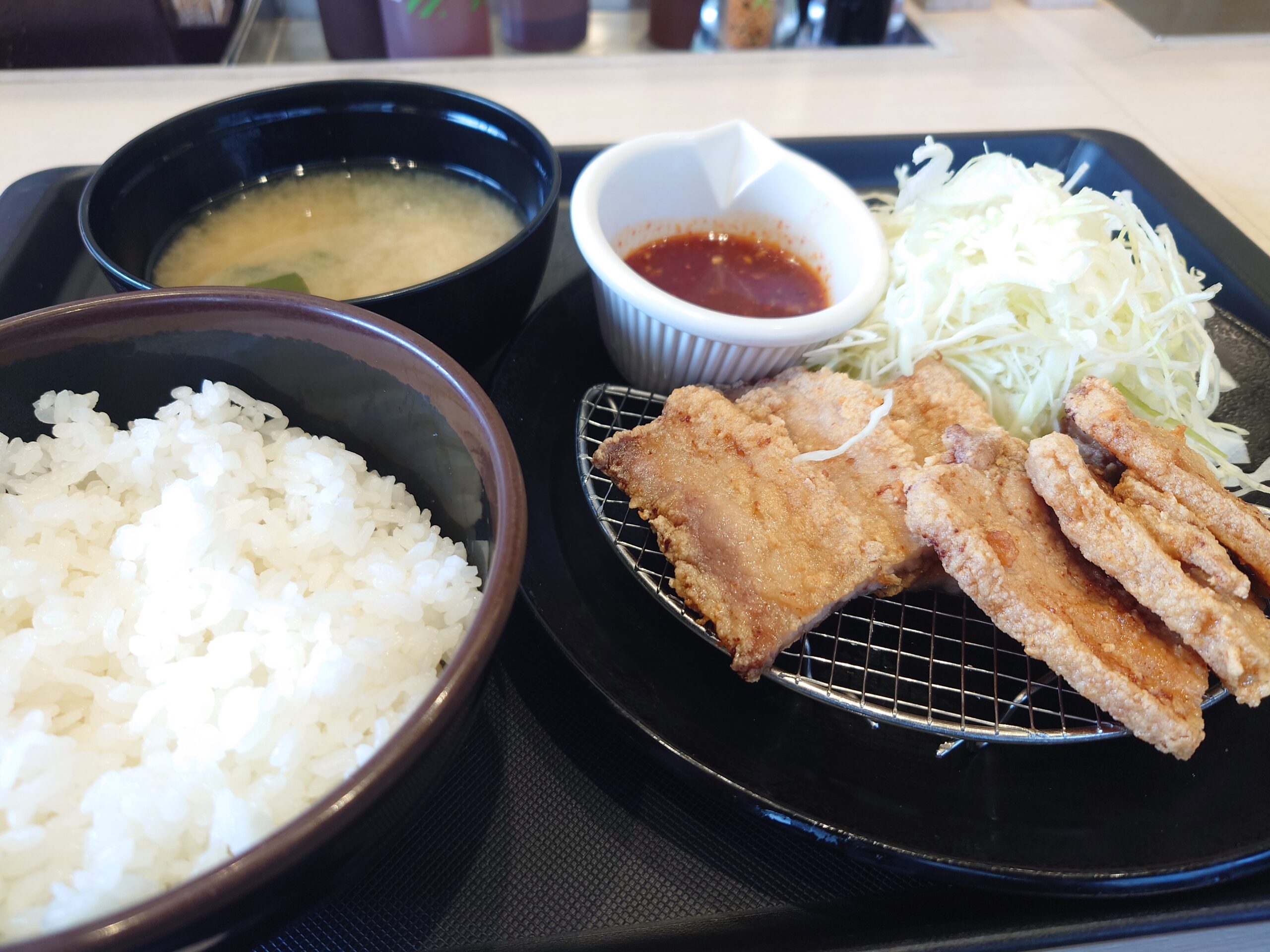 ムートート“タイ風豚バラ唐揚げ”定食