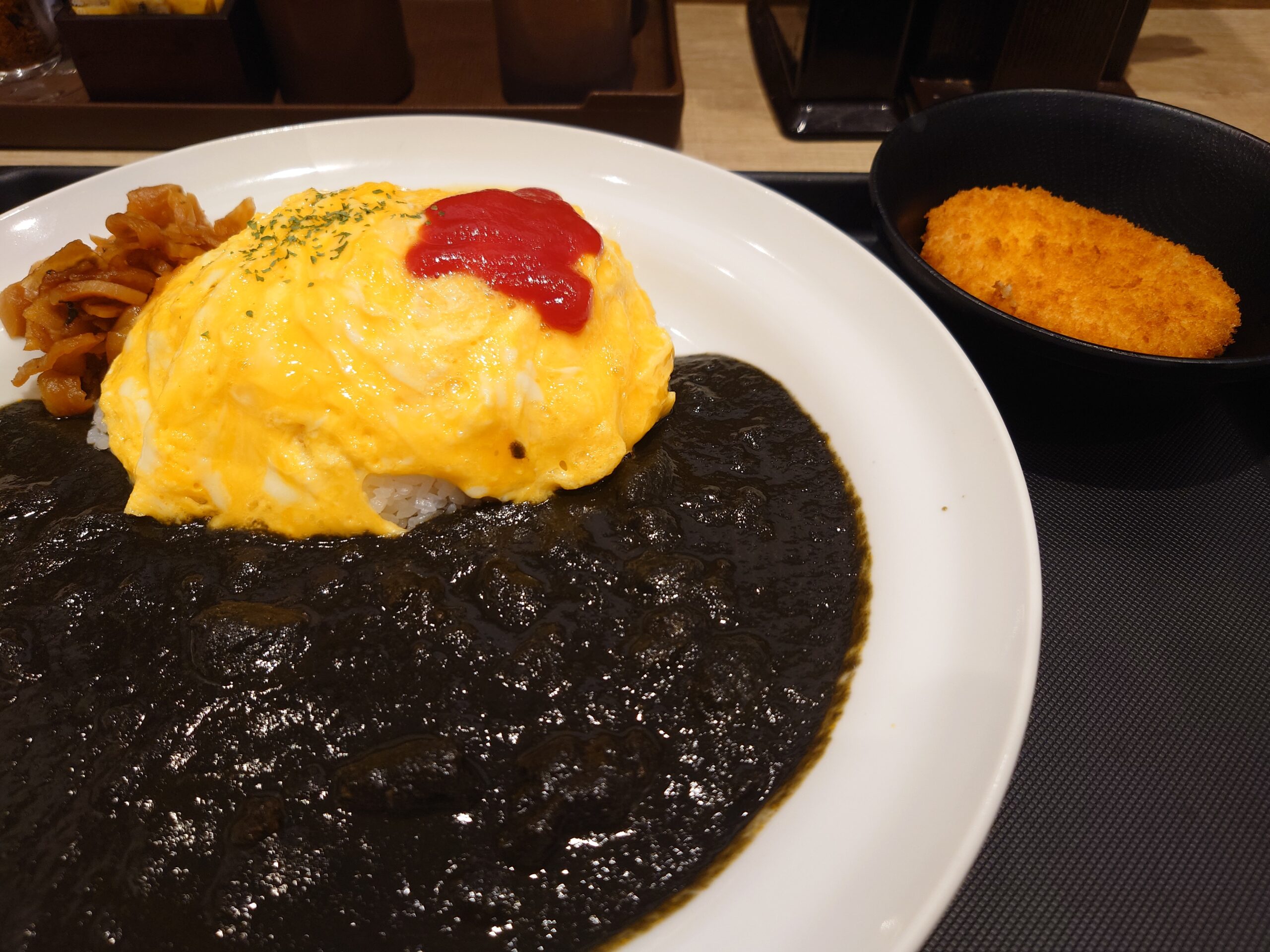 オムレツ黒カレー