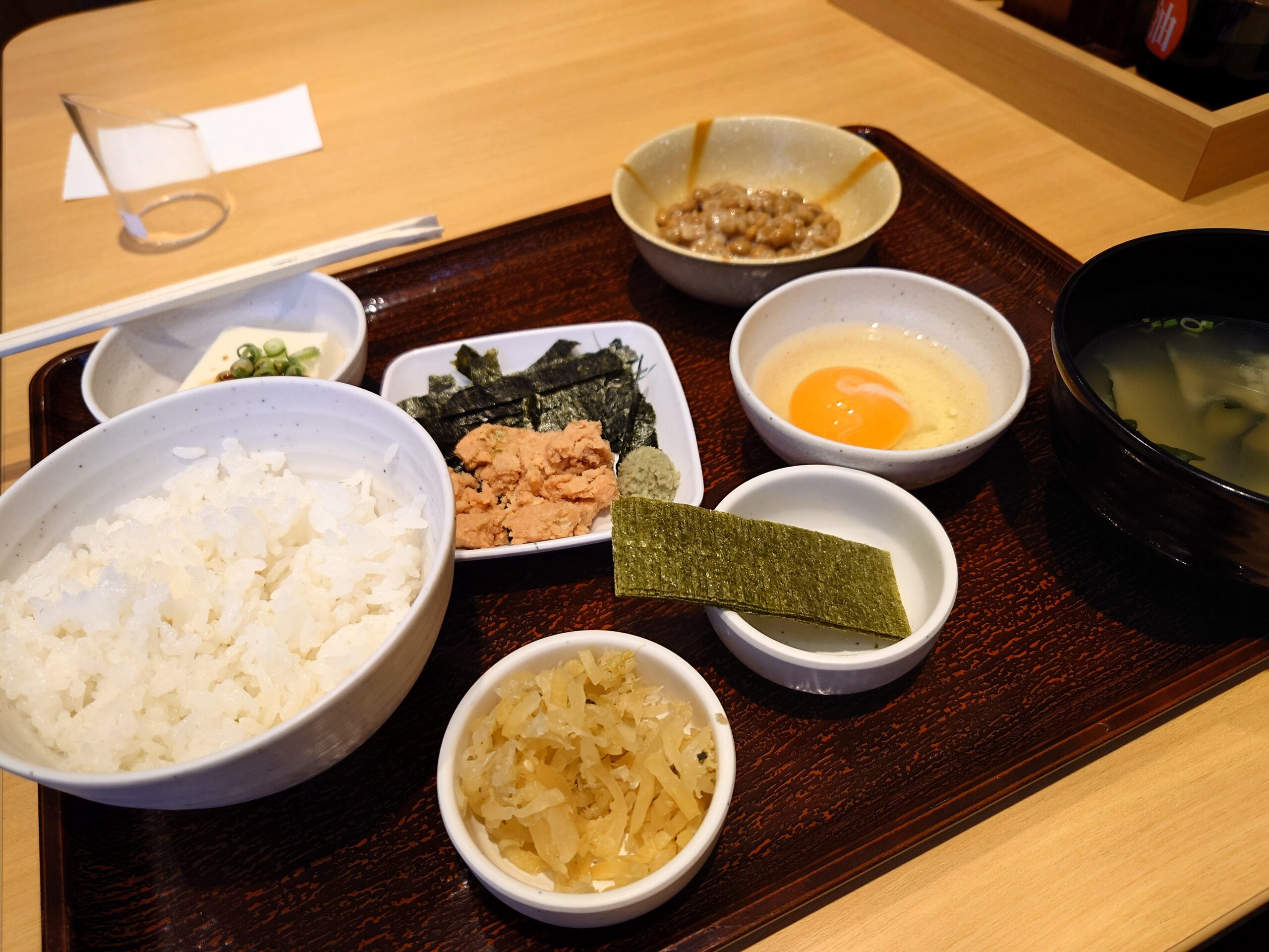 納豆朝食(生たまご) 430円+アプリクーポン ほぐし鮭小鉢 100円