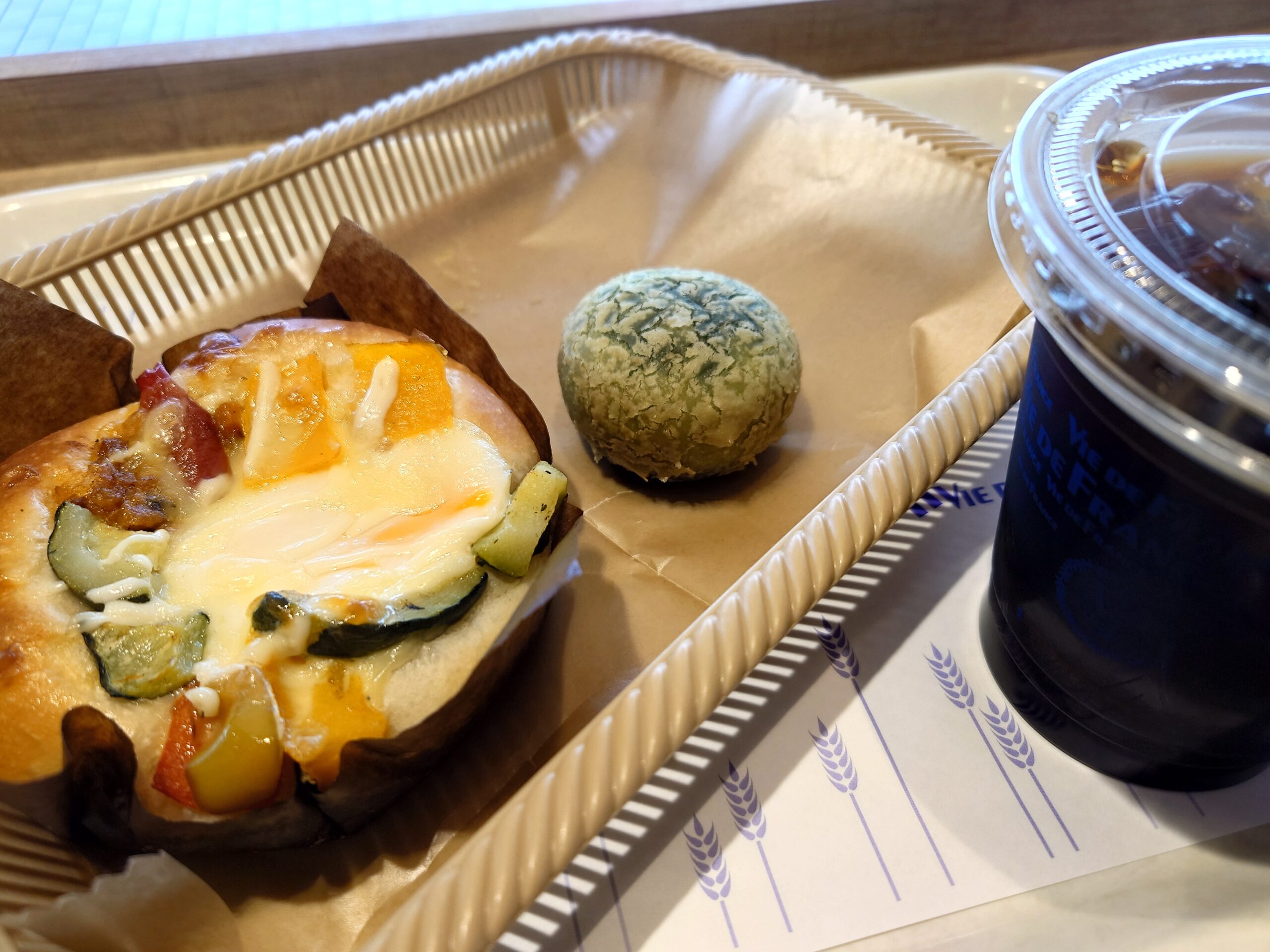 焼き野菜&キーマカレーパン 347円+モッチドーナツ抹茶 102円+iceコーヒー 340円