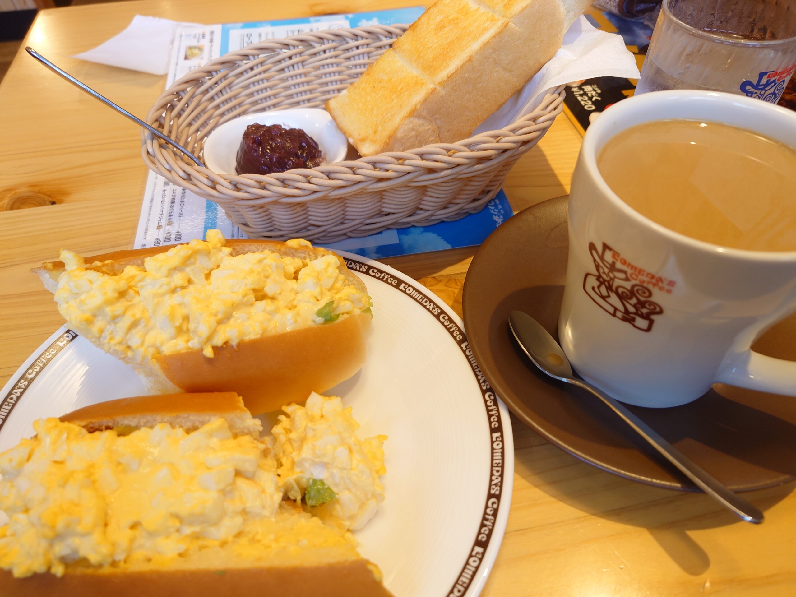 コメダブレンドたっぷりサイズ 640円+Cモーニング+手作りたまごドッグ 520円