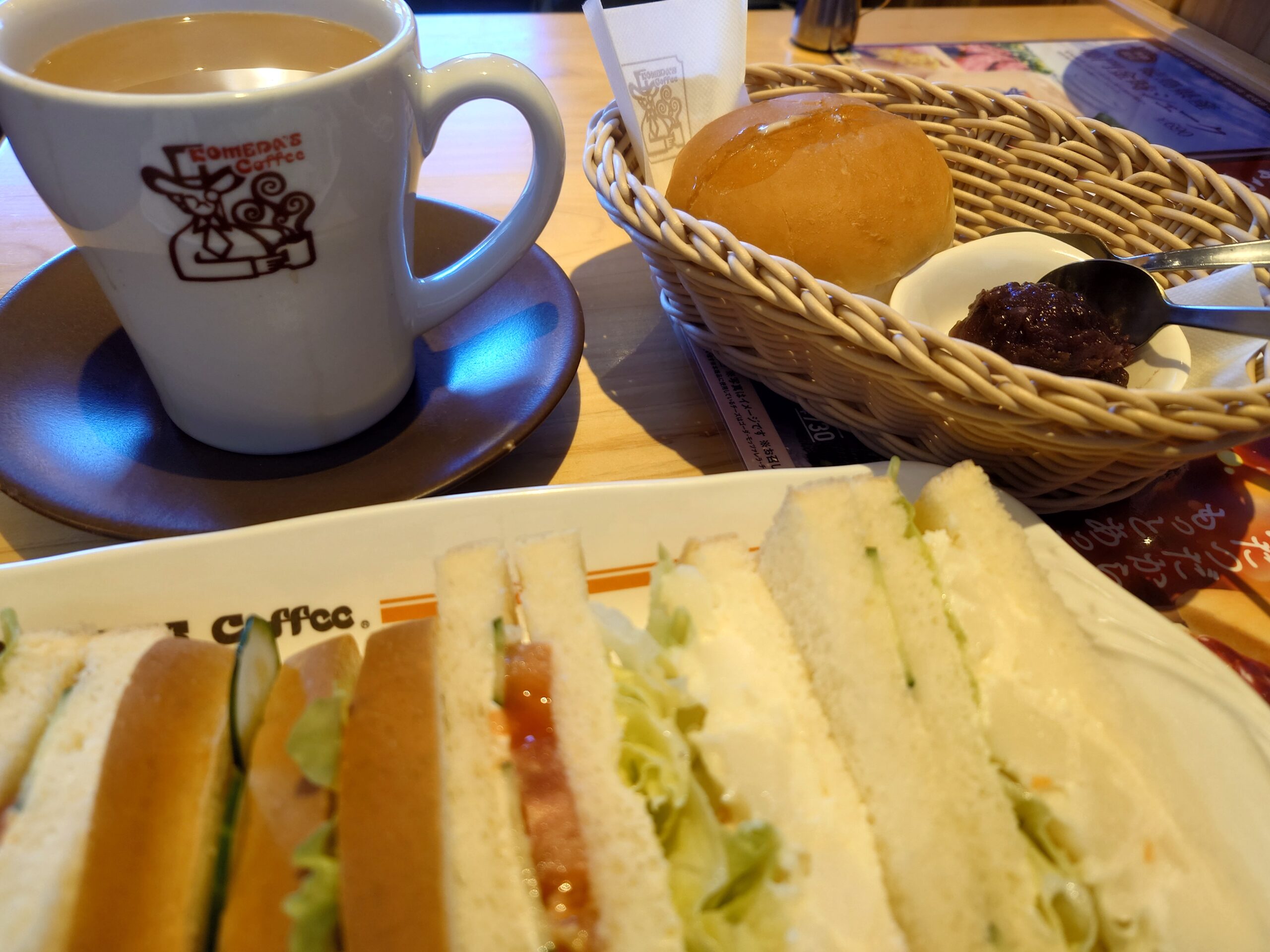 コメダブレンドたっぷりサイズ 620円＋Cモーニング(ローブパン)+ポテサラサンド 700円