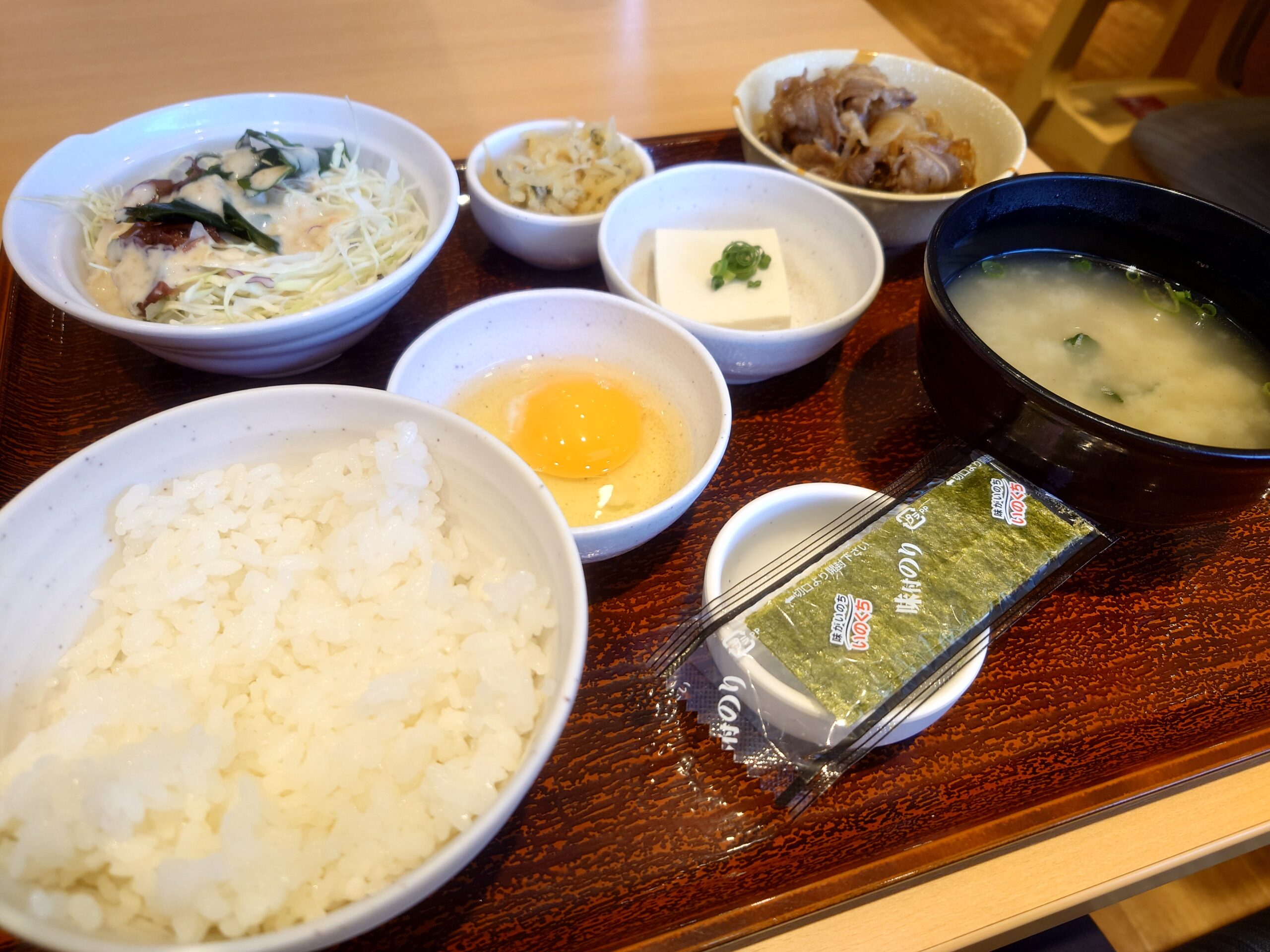 ミニすき焼き朝食(サラダ付) 560円