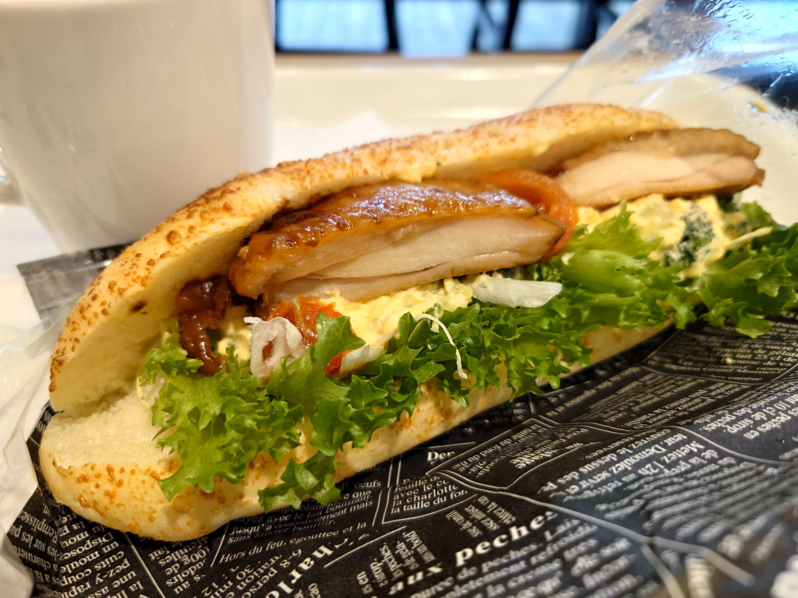 テリヤキチキンとブロッコリー入りたまごサンド 499円+ブレンドコーヒー 340円(イートイン価格)