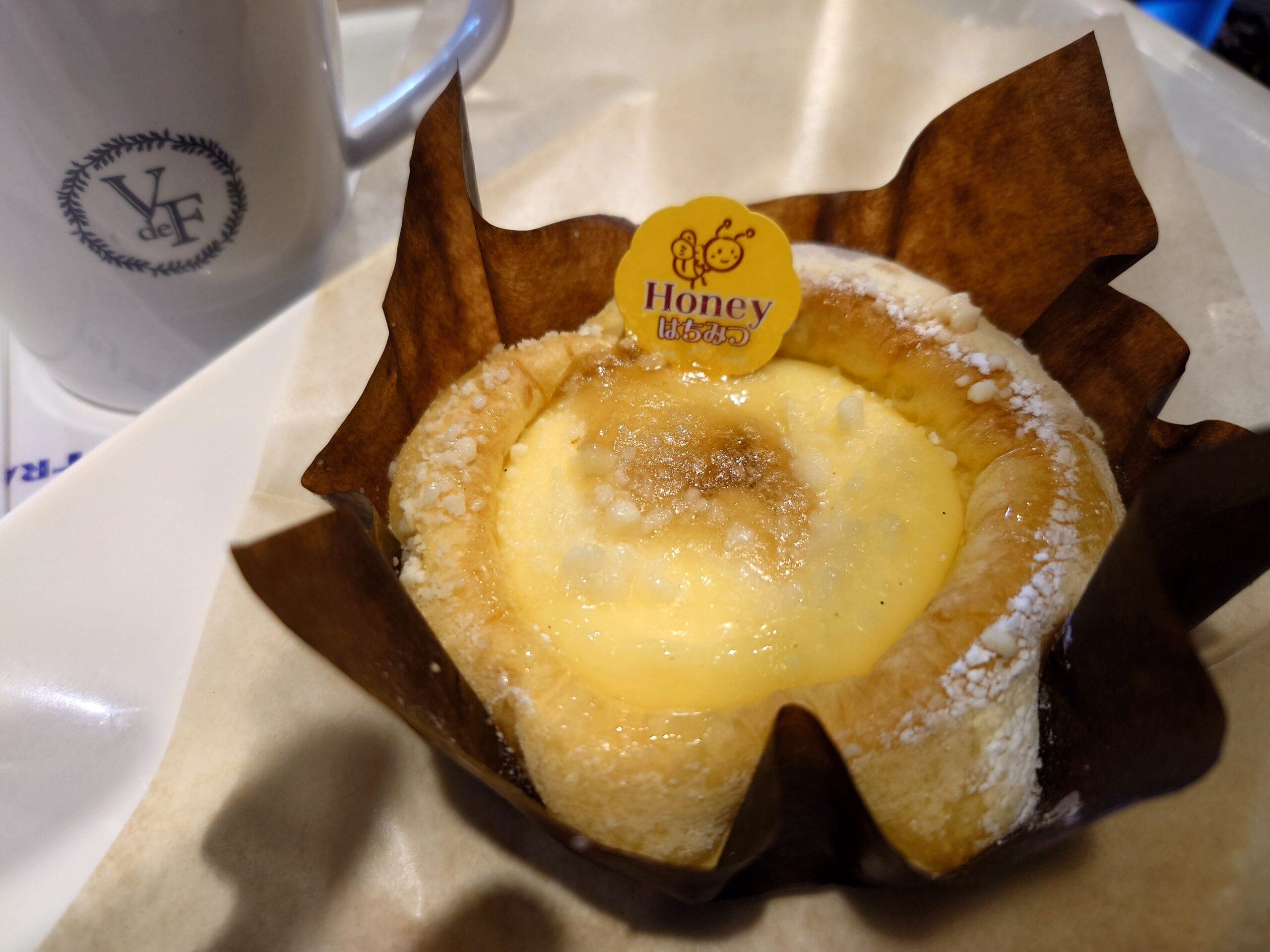 はちみつとチーズのブリオッシュ+ホットコーヒー セット 560円(イートイン)