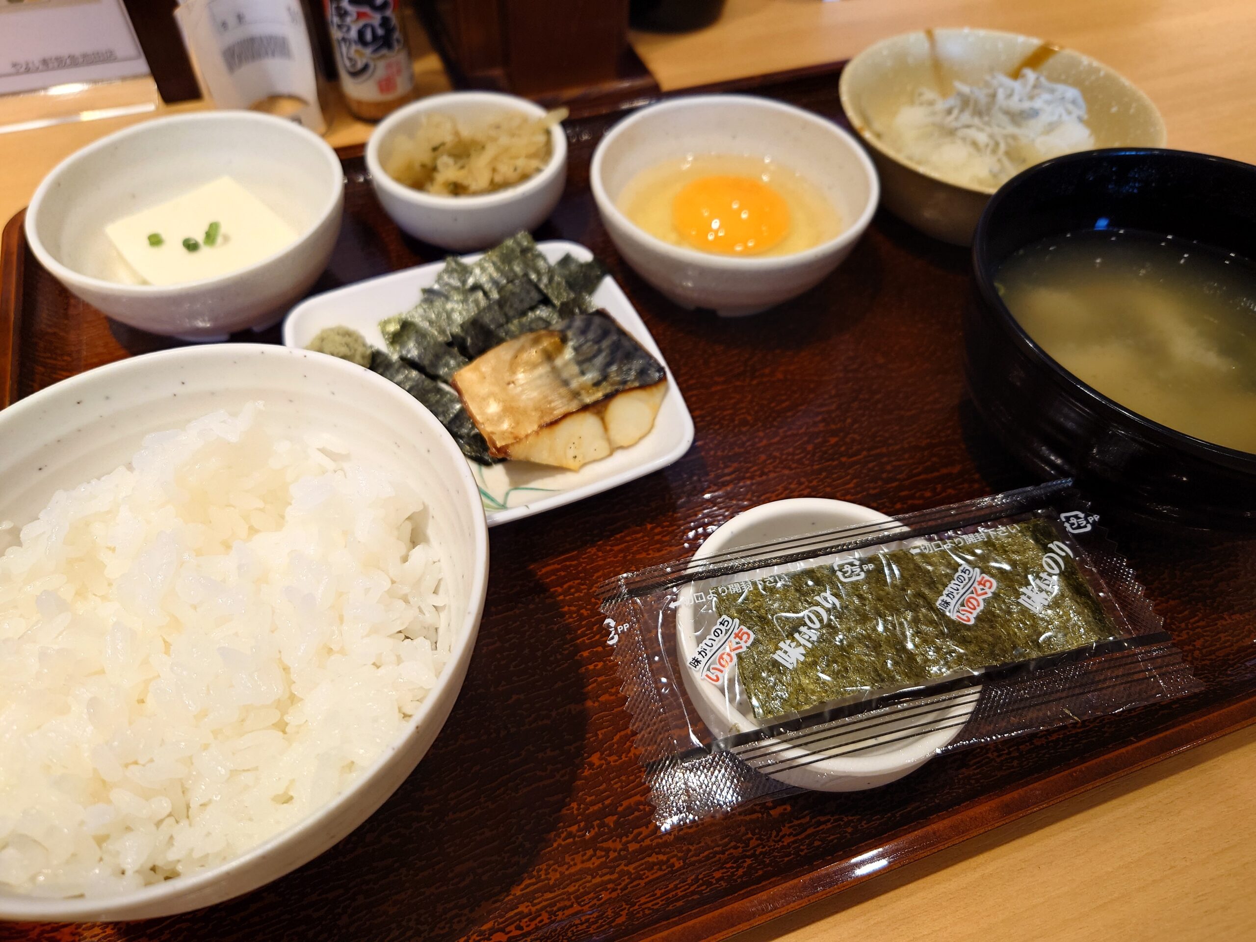 しらすおろし朝食 410円+アプリクーポン 【だし茶漬用】ミニサバ小鉢 100円