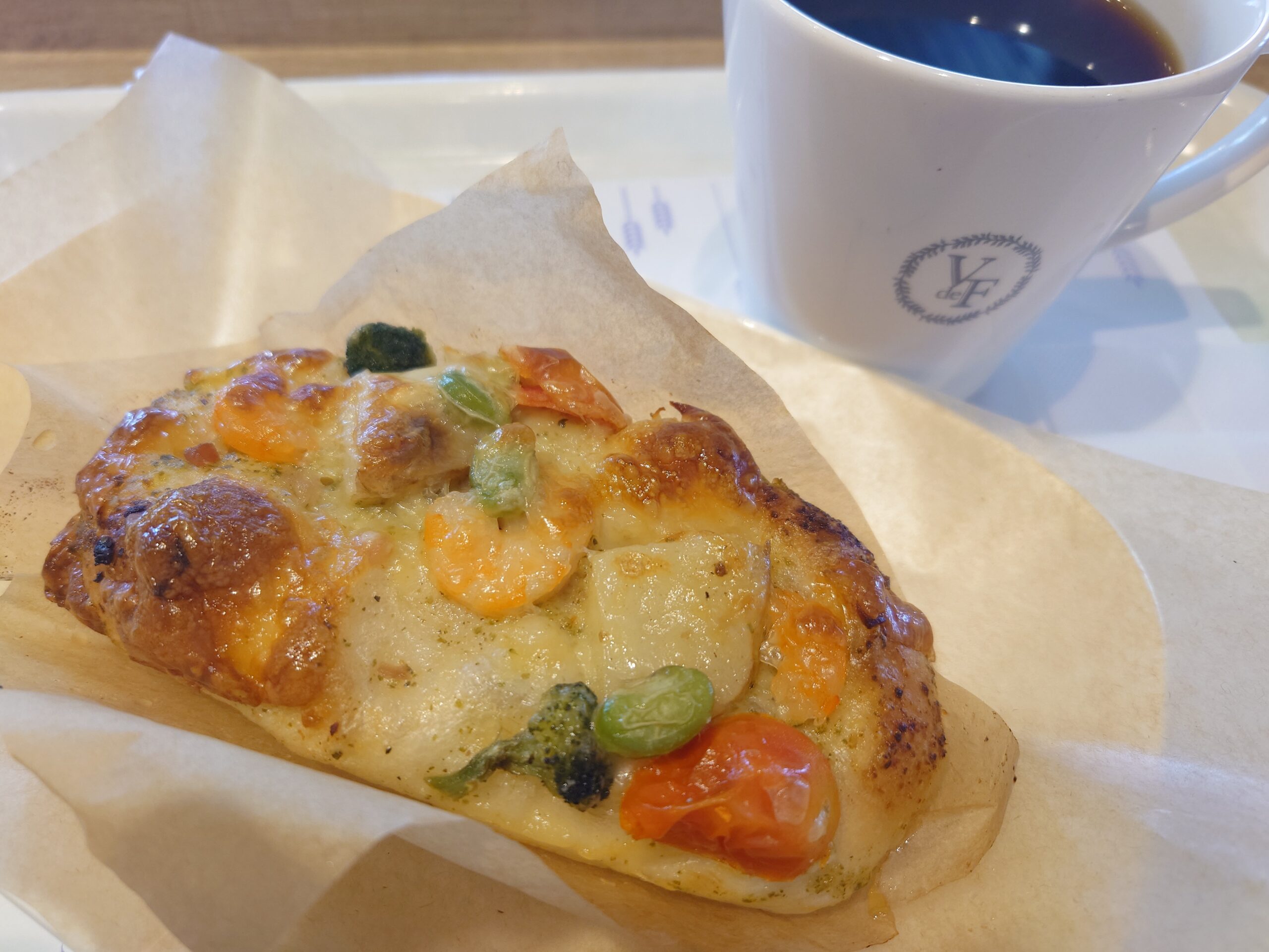 海老と野菜のバジルレモンフォカッチャ（瀬戸内産レモン使用）+ブレンドコーヒー 717円