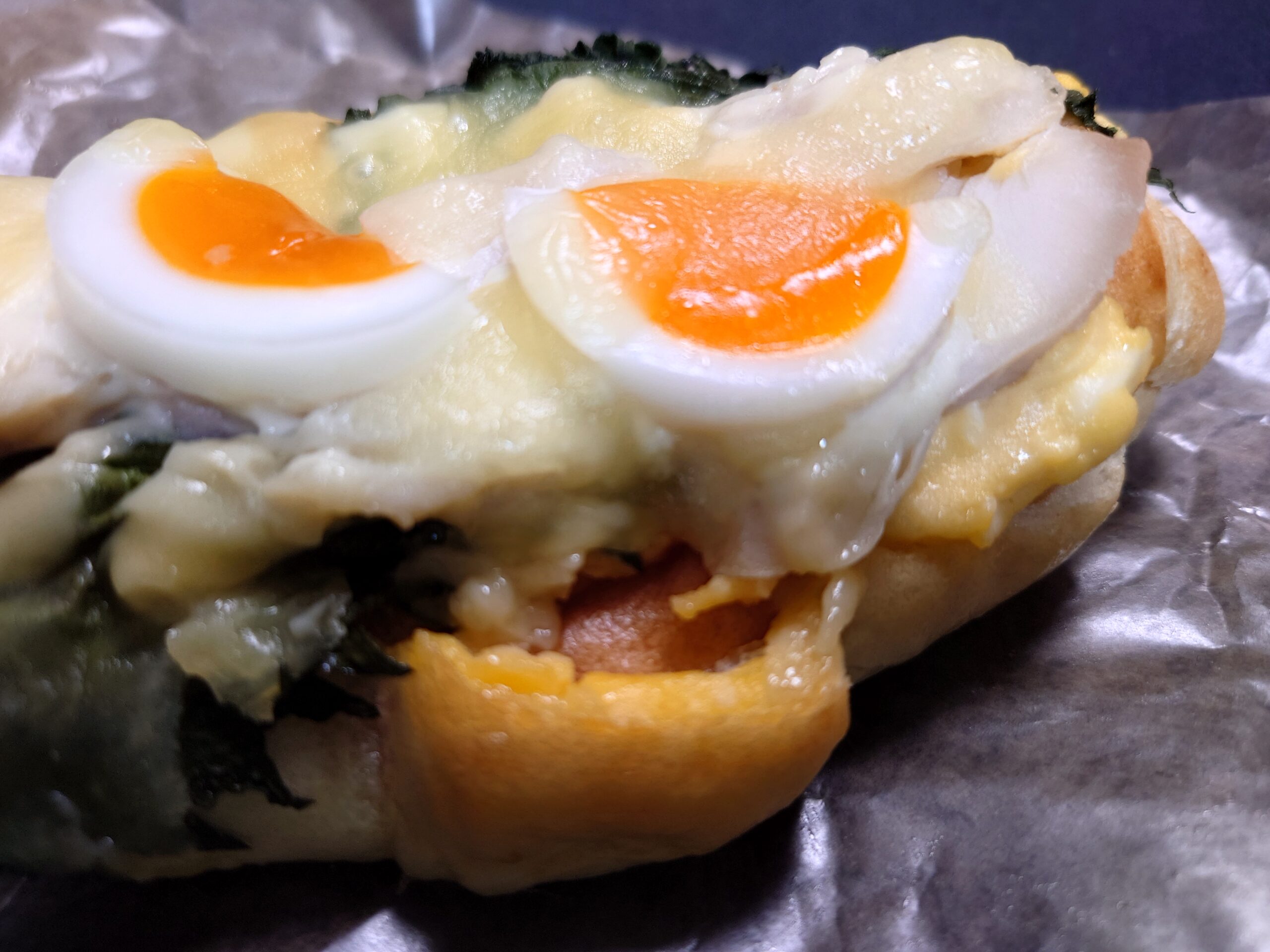 たまごとチキンの和風ホットサンド（ゆずみそ仕立て）