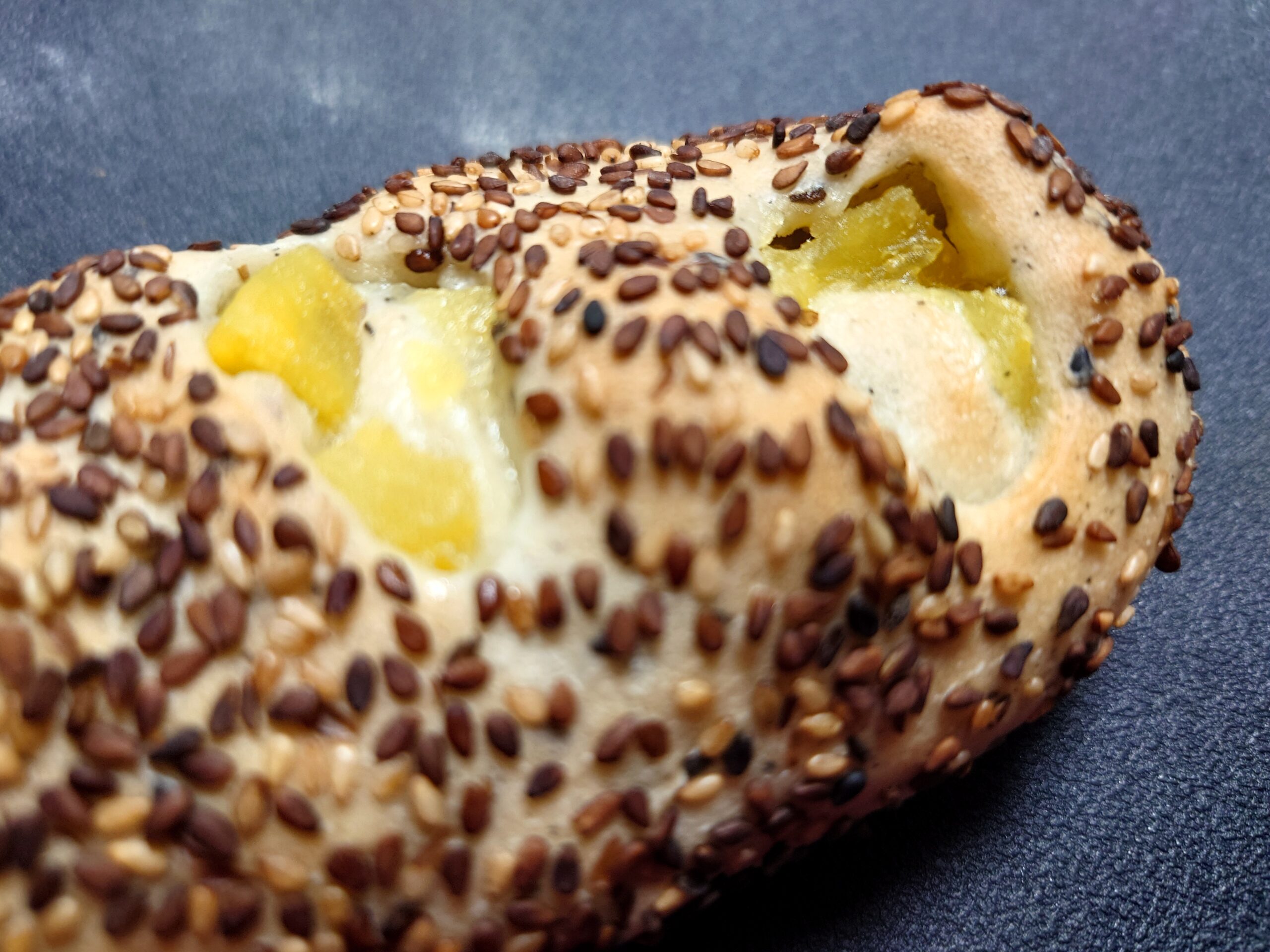 なると金時ブレッド（徳島県産なると金時使用） 280円(テイクアウト)