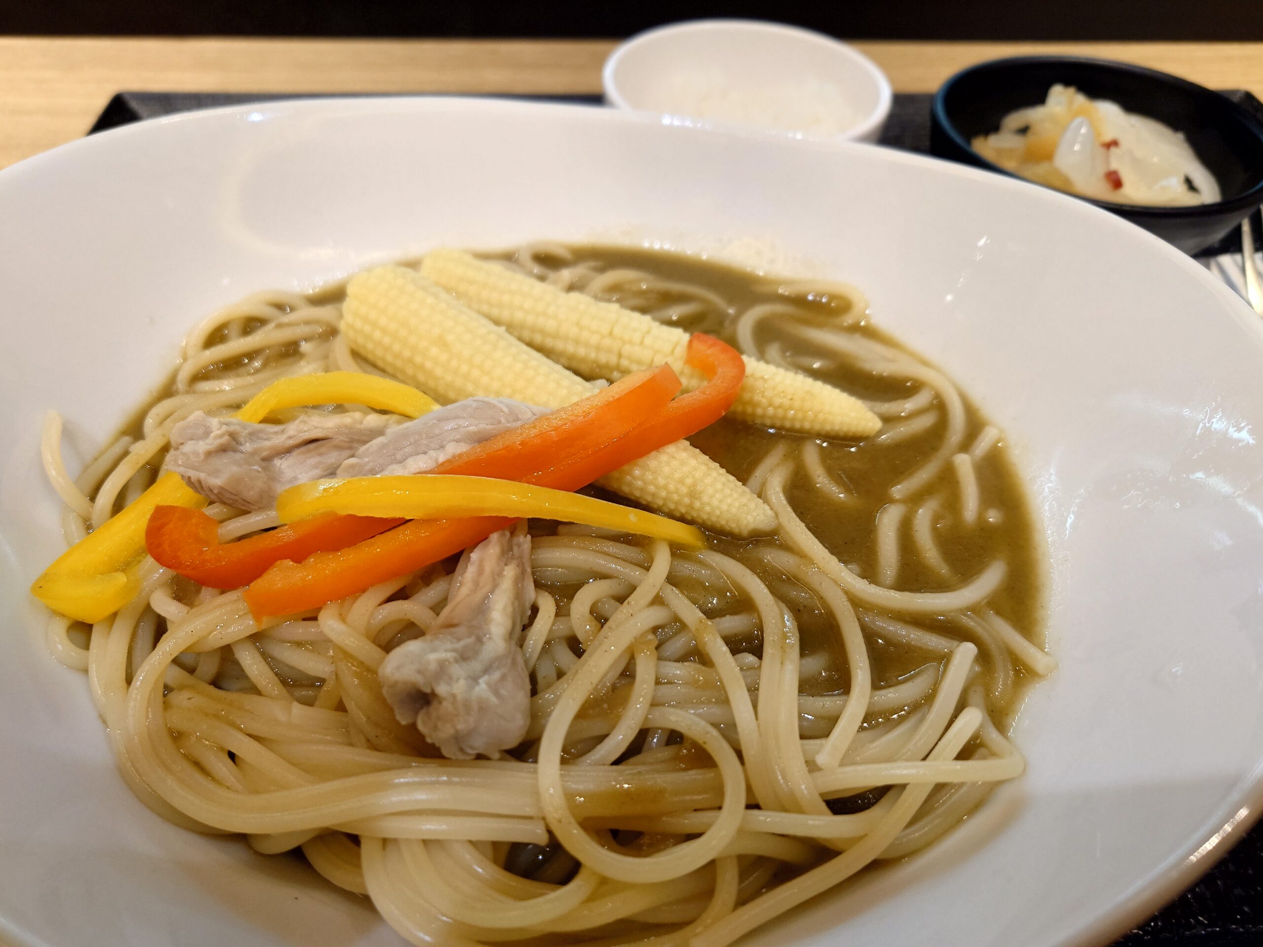 グリーンカレーパスタ(並盛) 900円