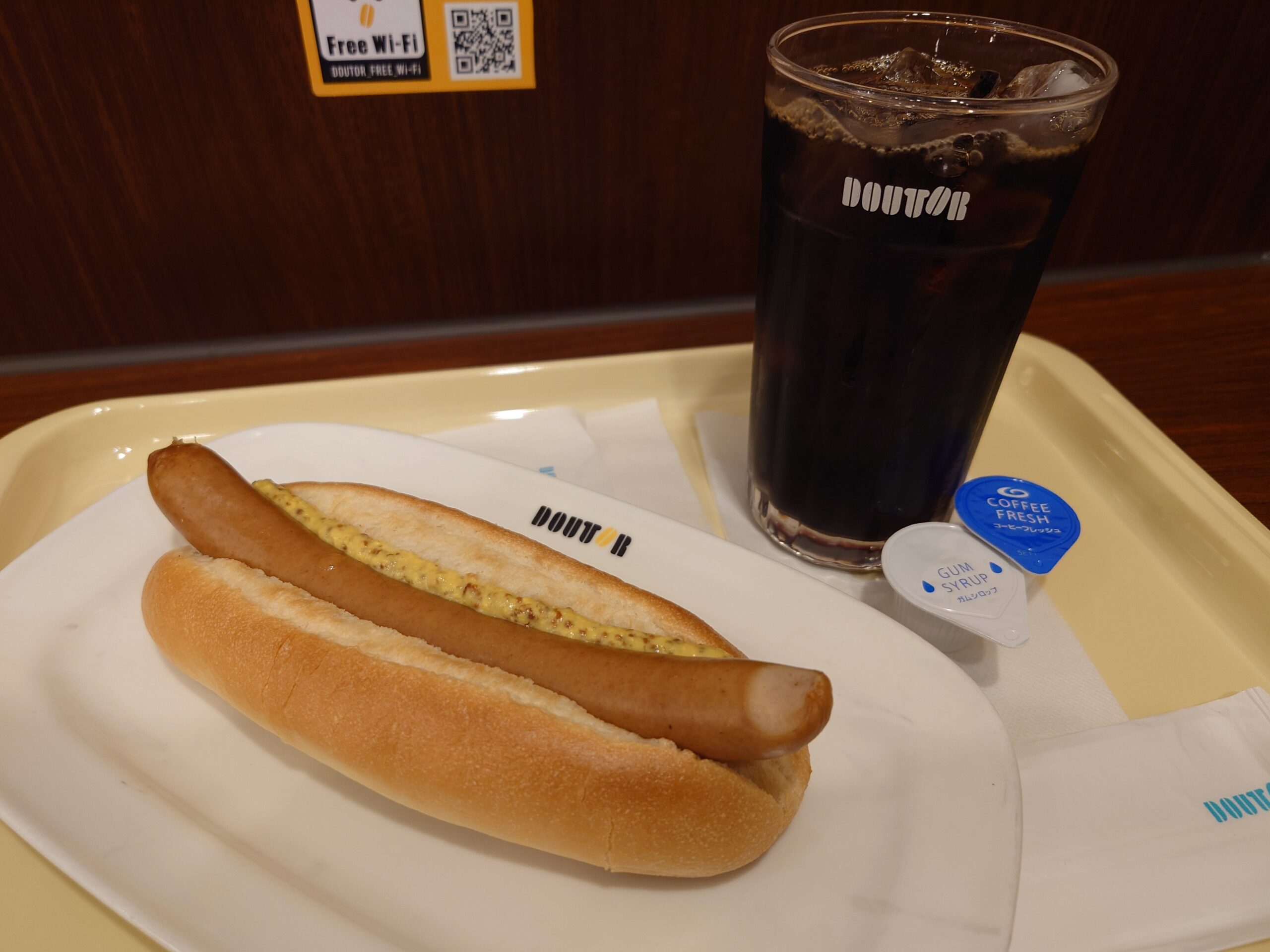 ジャーマンドッグ 290円+アイスコーヒー 280円