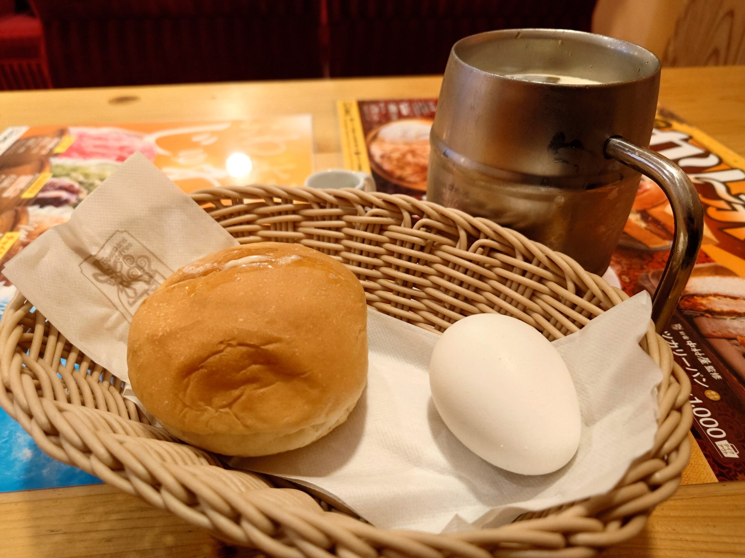 アイスコーヒーたっぷりサイズ 660円+ モーニング4番(ローブパン＆ゆで卵)