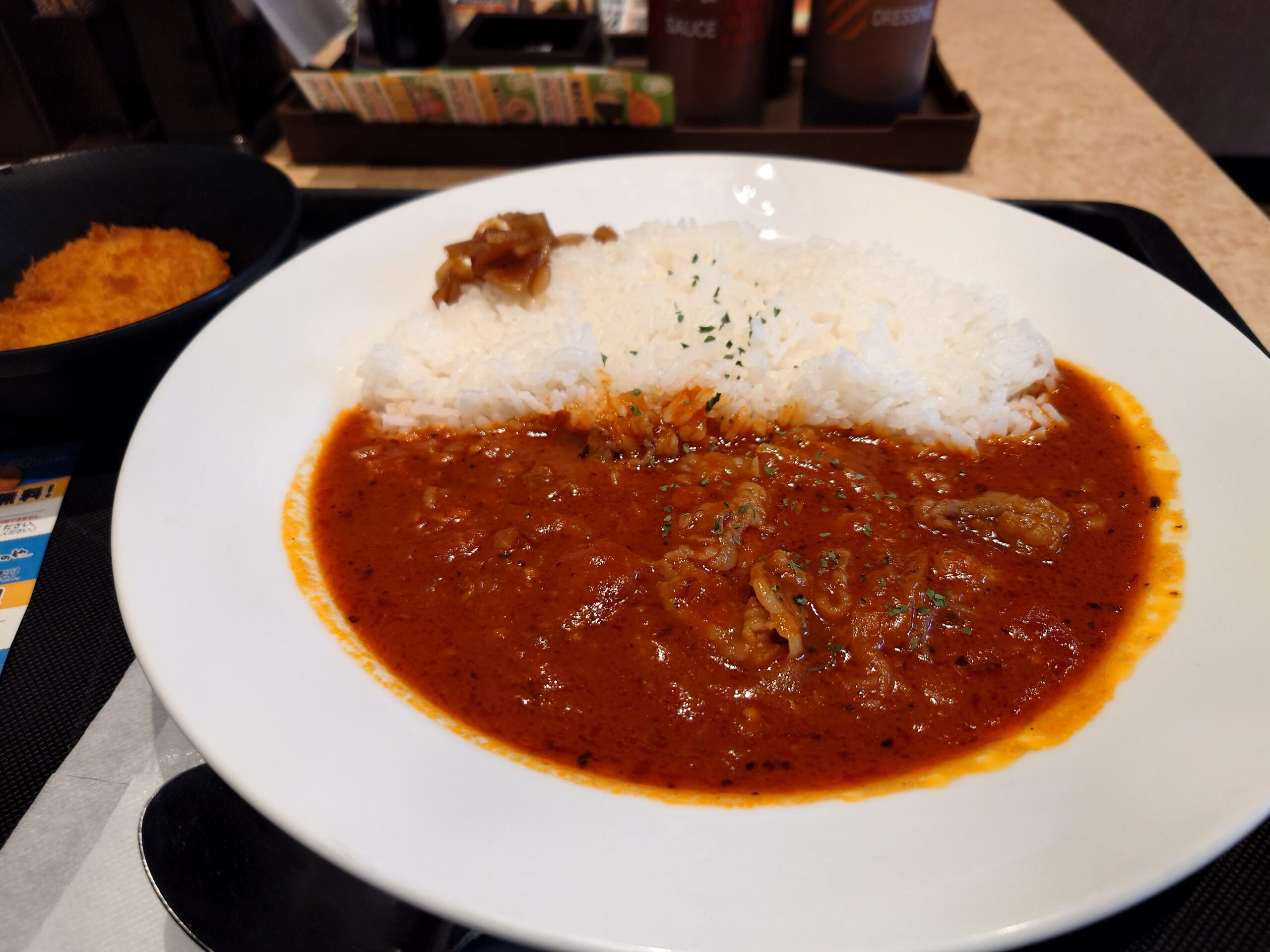 たっぷりトマトのハヤシライス 790円+無料クーポンコロッケ