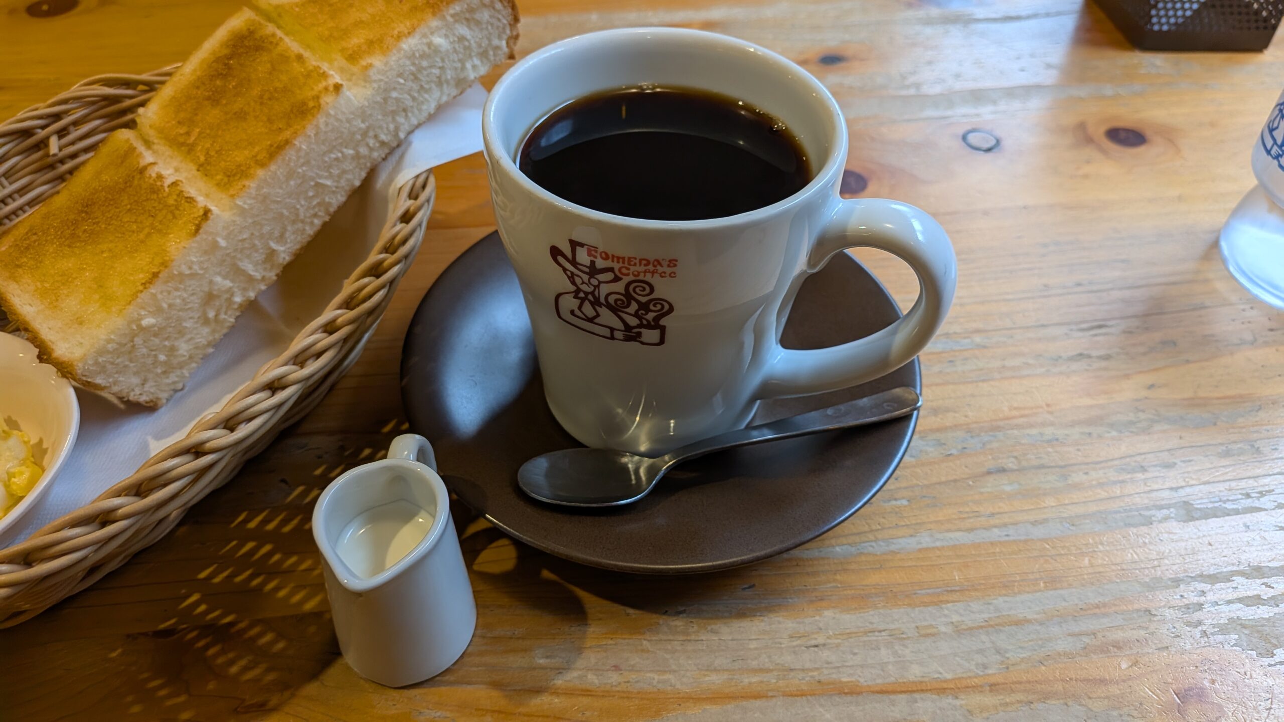 コメダブレンド たっぷりサイズ 660円 + モーニングサービス(2手作りたまごペースト)